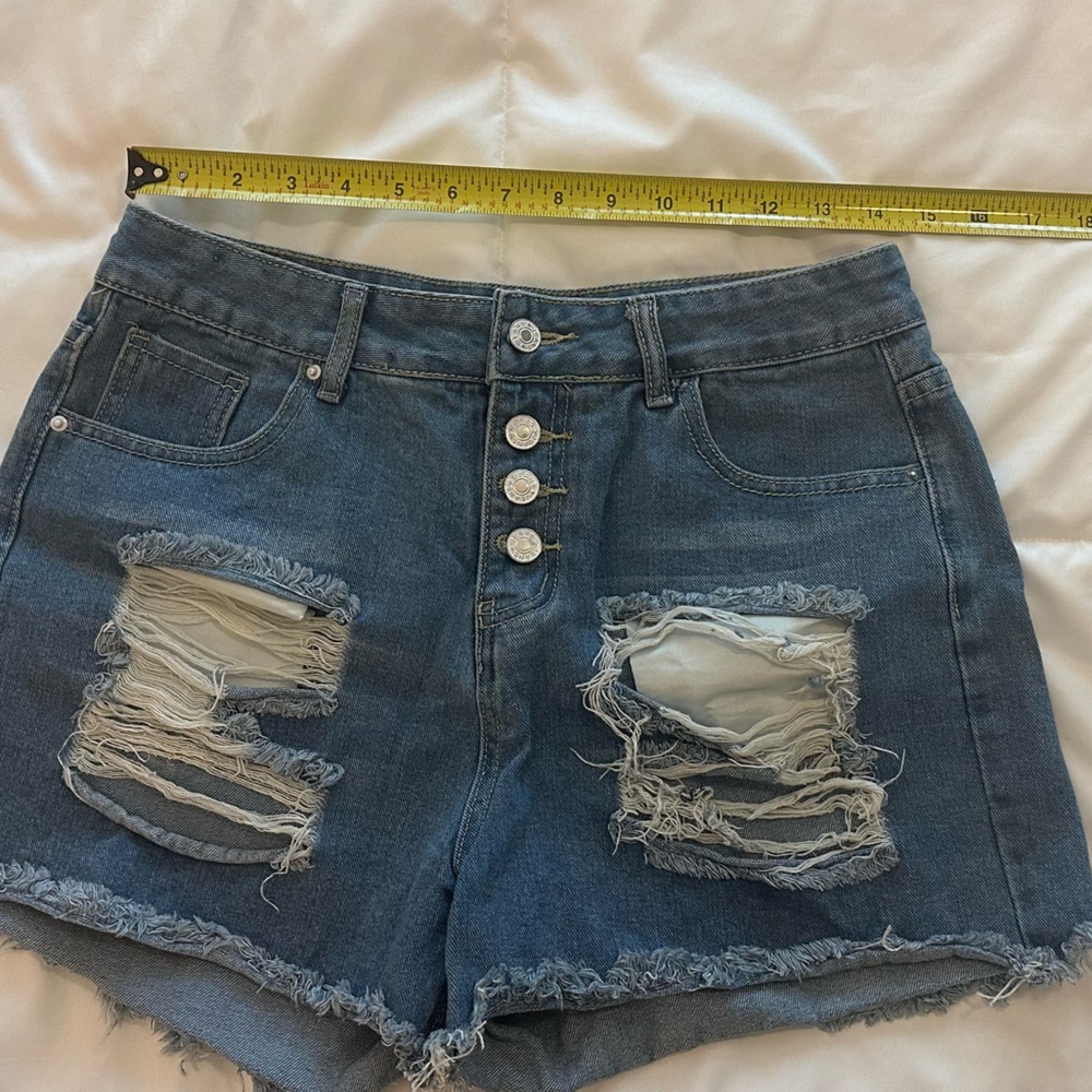 USA 🇺🇸 Distressed Jean Shorts with Frayed Hem- NWOT - Picture 3 of 5